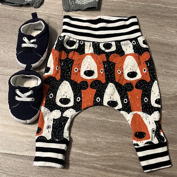 Modern Infant Outfits and Crib Shoes Lot - Picture 5 of 16